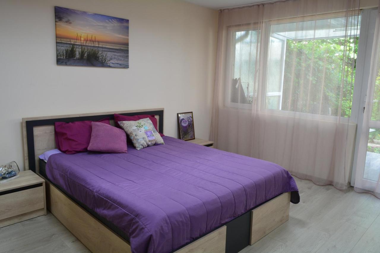 City Center Apartment With A Backyard Burgas Exterior photo