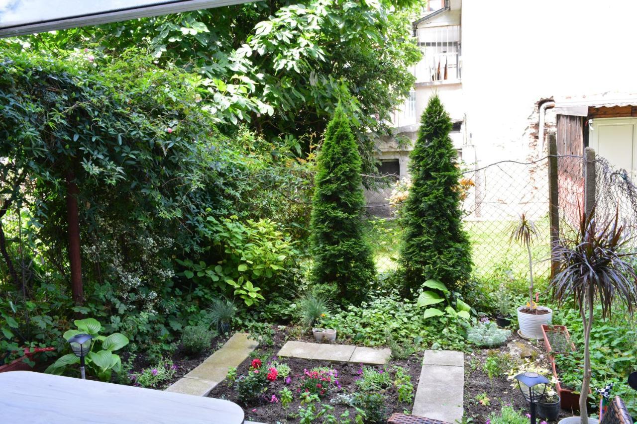 City Center Apartment With A Backyard Burgas Exterior photo